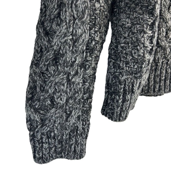 Banana Republic Women’s Gray and Black Blended Wool Cable Knit Sweater Size M - Picture 3 of 10